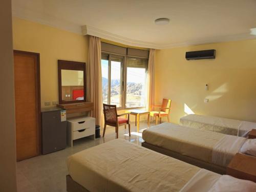 3 twin beds