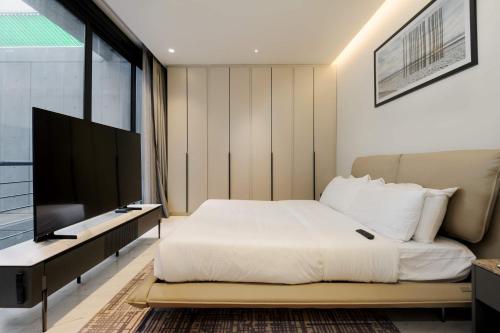 Allan Poe 227 by Wynwood House