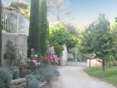 Villa with 4 bedrooms in Saint Maximin la sainte Baume with private pool enclosed garden and WiFi 30 km from the beach - image 9