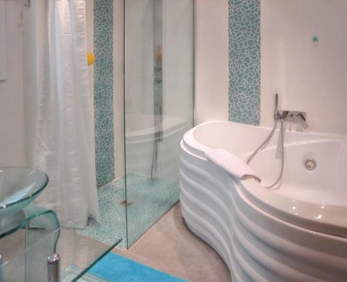 Villa with 4 bedrooms in Saint Maximin la sainte Baume with private pool enclosed garden and WiFi 30 km from the beach - image 5