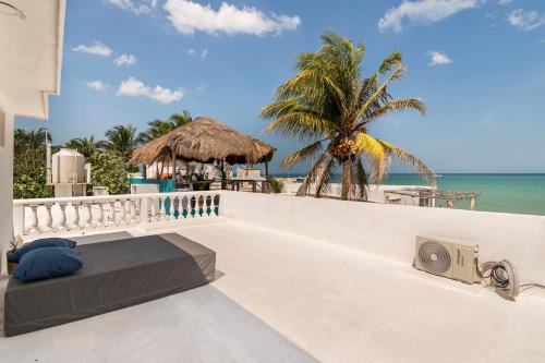 Casa para descansar y disfrutar la vida en el mar in Chuburná, Mexico