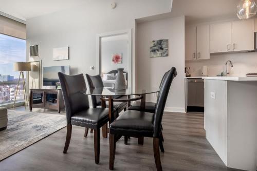 Luxury 2 BR Apt with Gym Luxury 2 BR Apt with Gym