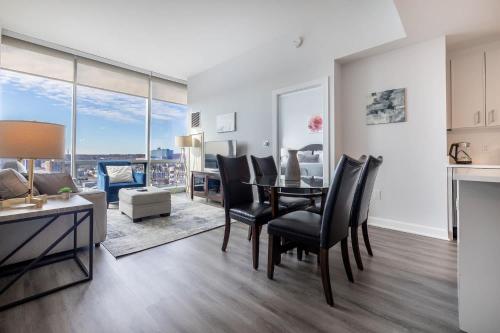 Luxury 2 BR Apt with Gym Luxury 2 BR Apt with Gym