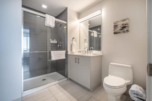 Luxury 2 BR Apt with Gym Luxury 2 BR Apt with Gym