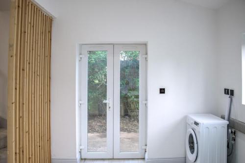 Three Bedroom House by Brookland Stays Serviced Accommodation Short Lets Manchester with Free WiFi in Bolton