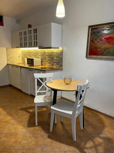 One-Bedroom Apartment image 5