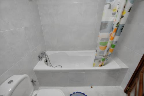 House with 4 bedrooms in Aveiro with wonderful city view balcony and WiFi - image 5