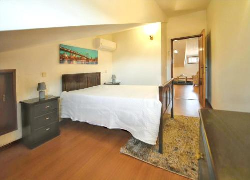 House with 4 bedrooms in Aveiro with wonderful city view balcony and WiFi - image 9