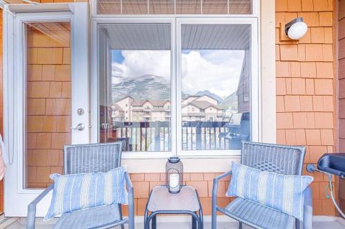 设施服务, 集团猎鹰峰山林小屋酒店 (Falcon Crest Lodge by CLIQUE) in 坎莫尔(AB)