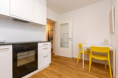 Two-Bedroom Deluxe Apartment image 10