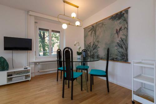 Two-Bedroom Deluxe Apartment image 5