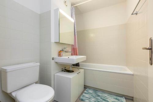 Two-Bedroom Deluxe Apartment image 2