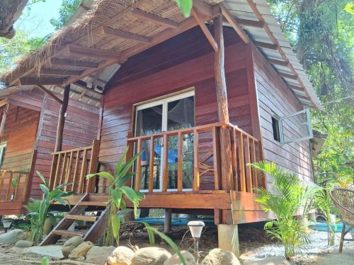 balkon/terras, Koalama Cambodia in Koh Rong Sanloem