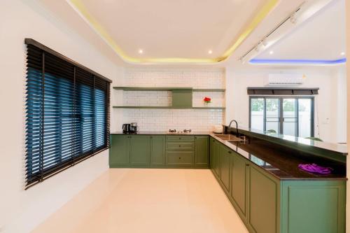 Green Beach Pool Villa Pattaya in Nong Pla Lai