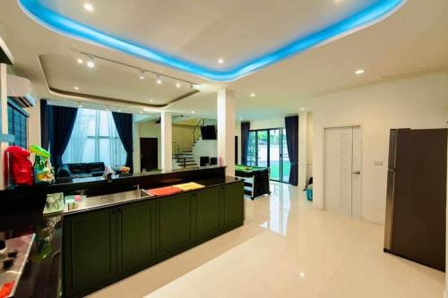 Green Beach Pool Villa Pattaya in Nong Pla Lai