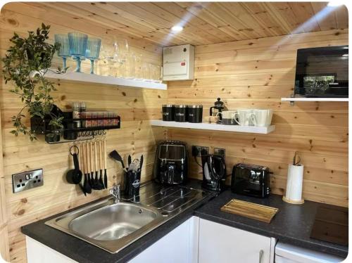 Sionnach Cabin - Private outdoor hot tub - Pet friendly in Tullaghan