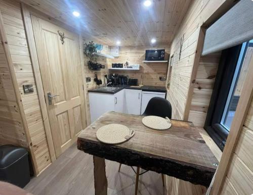 Sionnach Cabin - Private outdoor hot tub - Pet friendly in Tullaghan