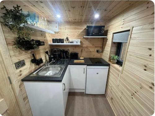 Sionnach Cabin - Private outdoor hot tub - Pet friendly in Tullaghan