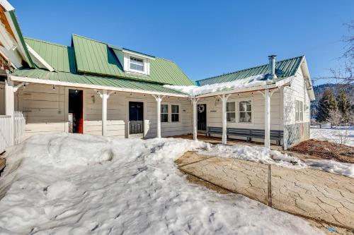 Fish, Hike & More: Garden Valley Family Home in Crouch