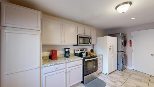 526 Queens Grant - image 4