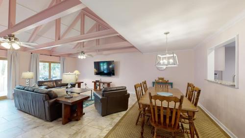 526 Queens Grant - image 3
