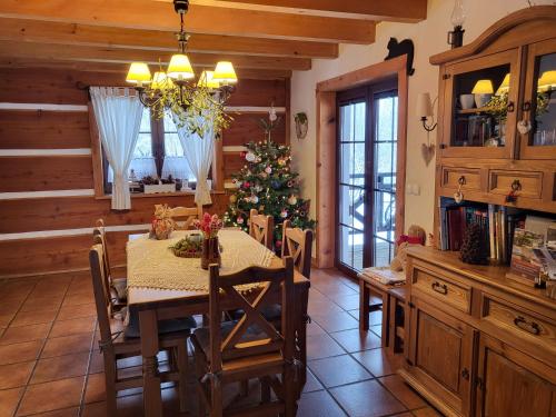 3 bedrooms, 6 beds