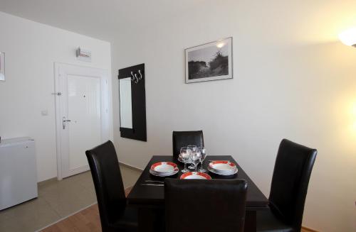 One-Bedroom Apartment with Balcony image 7
