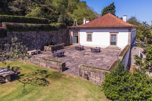 parveke/terassi, Casa de Vilela - casa senhorial exclusiva perto do Porto para até 15 pessoas (Casa de Vilela - casa senhorial exclusiva perto do Porto para ate 15 pessoas) in Santo Tirso