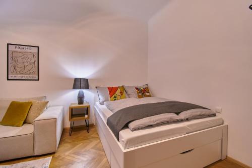 Stylish 2-Bedroom Apartment - AC in Master Bedroom - Self Check-in, Vienna (photo 9)