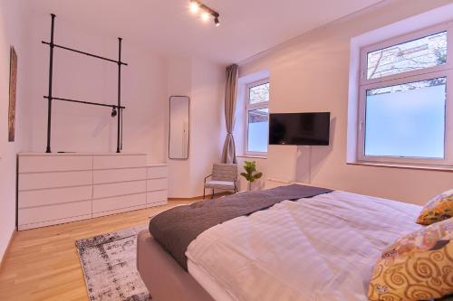 Stylish 2-Bedroom Apartment - AC in Master Bedroom - Self Check-in, Vienna (photo 6)