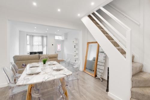 Beautiful House - Free Parking - 5 mins to centre near Liverpool Fried Chicken