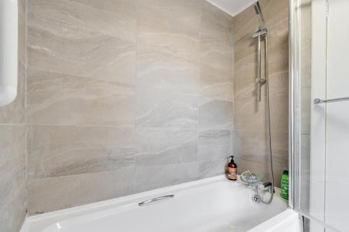 Beautiful House - Free Parking - 5 mins to centre near Liverpool Fried Chicken