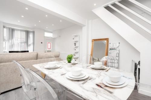 Beautiful House - Free Parking - 5 mins to centre near Liverpool Fried Chicken