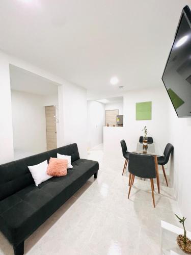 Cozy Beachside 3BR Apartment near the Walled City