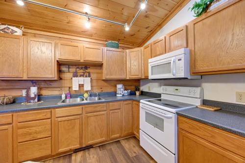 Deer Glen Cabin with Private Hot Tub and Porch! - image 12