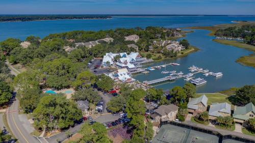 1737 Bluff Villas Renovated Tommy Bahama Villa Water Views Sleeps 6 Sea Pines 1737 Bluff Villas Renovated Tommy Bahama Villa Water Views Sleeps 6 Sea Pines