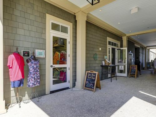 1737 Bluff Villas Renovated Tommy Bahama Villa Water Views Sleeps 6 Sea Pines 1737 Bluff Villas Renovated Tommy Bahama Villa Water Views Sleeps 6 Sea Pines