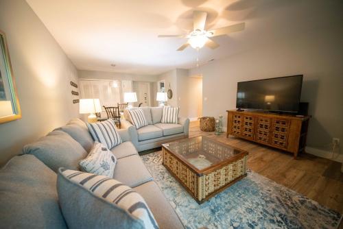 New Finishing Touches Added ! Walk to The Salty Dog South Beach Sleeps 4 Sea Pines New Finishing Touches Added ! Walk to The Salty Dog South Beach Sleeps 4 Sea Pines