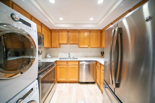 New Finishing Touches Added ! Walk to The Salty Dog South Beach Sleeps 4 Sea Pines New Finishing Touches Added ! Walk to The Salty Dog South Beach Sleeps 4 Sea Pines