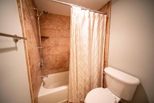 New Finishing Touches Added ! Walk to The Salty Dog South Beach Sleeps 4 Sea Pines New Finishing Touches Added ! Walk to The Salty Dog South Beach Sleeps 4 Sea Pines