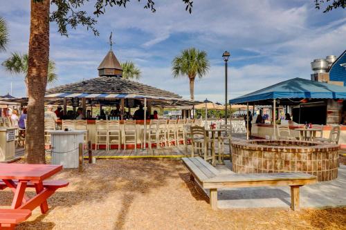 New Finishing Touches Added ! Walk to The Salty Dog South Beach Sleeps 4 Sea Pines New Finishing Touches Added ! Walk to The Salty Dog South Beach Sleeps 4 Sea Pines