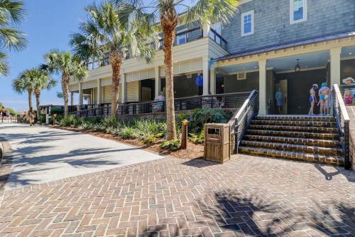New Finishing Touches Added ! Walk to The Salty Dog South Beach Sleeps 4 Sea Pines New Finishing Touches Added ! Walk to The Salty Dog South Beach Sleeps 4 Sea Pines