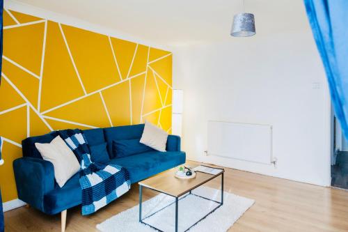 Comfy 3 Bed House by Manchester Airport, Perfect for Groups & Families, Manchester (photo 10)