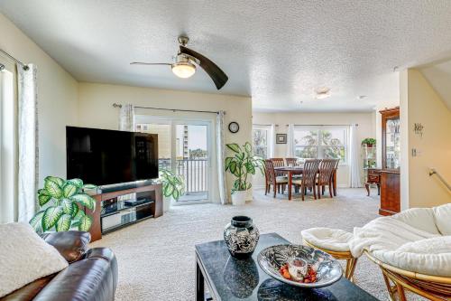 Beachfront Indian Shores Townhome with Ocean Views! in Clearwater Beach, USA
