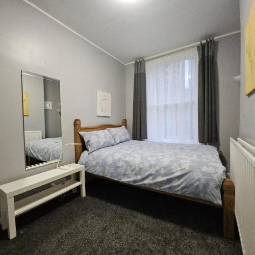 Beautiful Rooms Close to Central London, London
