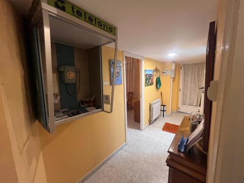 Hol, A casa do teléfono (A casa do telefono) in Ponferrada