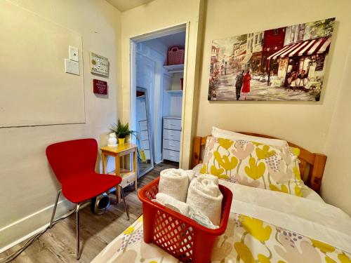 Tiny Private Room at the Upper Level of a Big House with Shared Bathroom, Seattle (zdjęcie 4)