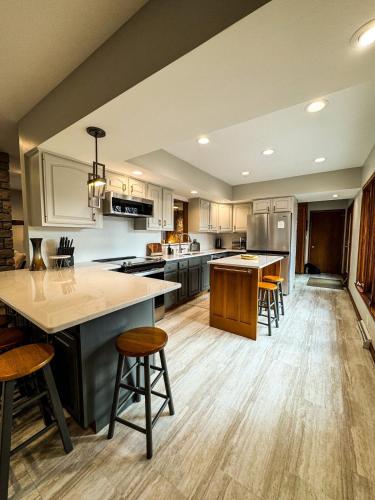 MI CASA- 4 Bd- Mega Playground in Willmar