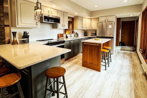 MI CASA- 4 Bd- Mega Playground in Willmar