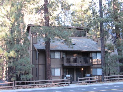 Summit Retreat in Big Bear Lake, USA
